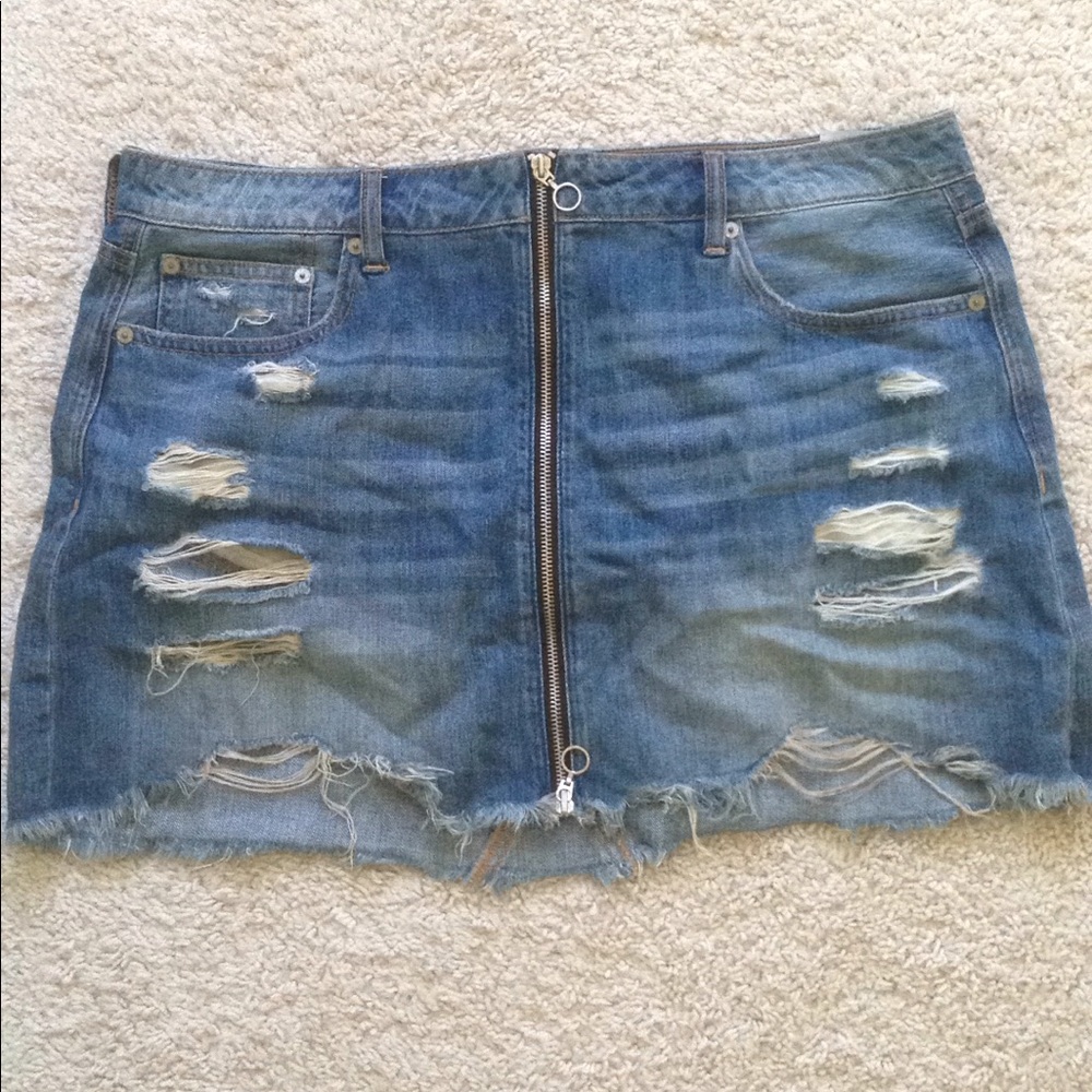 American Eagle: RARE Exposed Zipper Denim Skirt